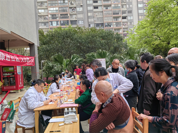 桂林市中医医院开展“健康进社区 义诊暖人心”巾帼志愿活动