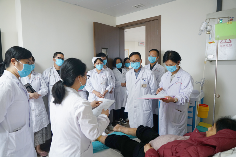 广西医学会内分泌学分会主任委员梁瑜祯教授到桂林市中医医院进行学术交流