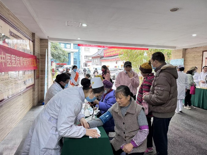 桂林市中医医院开展“最美三月天 岐黄送健康”义诊活动