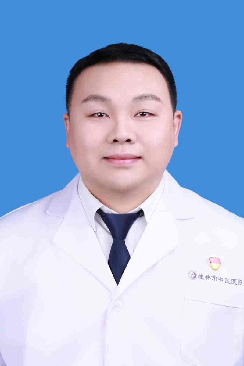 匡家毅 