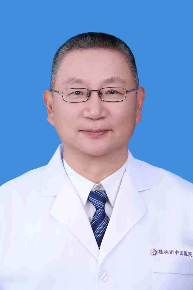 苏艺群 