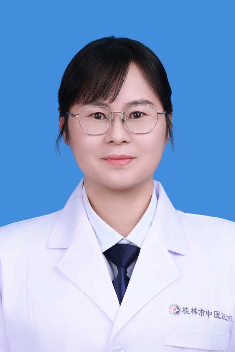 闫彩华 