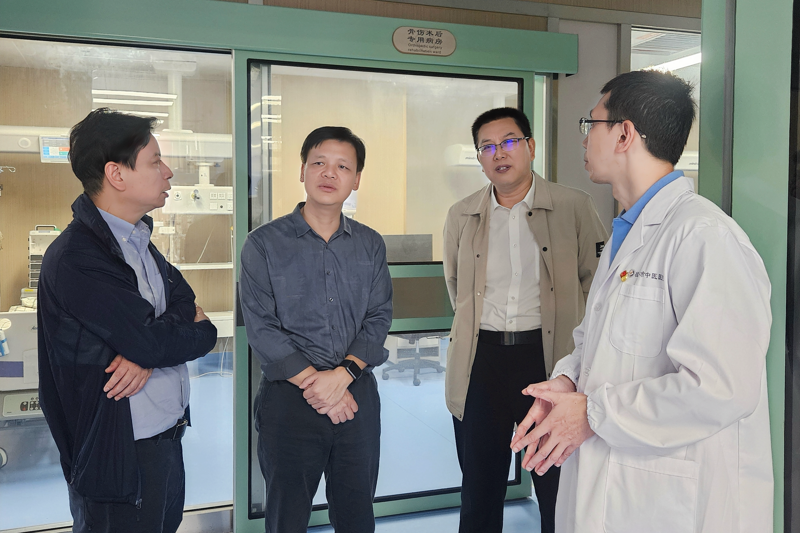桂林市卫生健康委党组书记贲黄文一行到桂林市中医医院指导工作